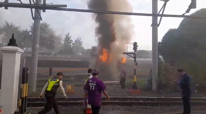 Kebakaran Kereta di Stasiun Tugu Yogyakarta Berhasil Dipadamkan